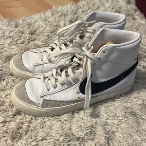 🔥Women’s Nike blazers🔥